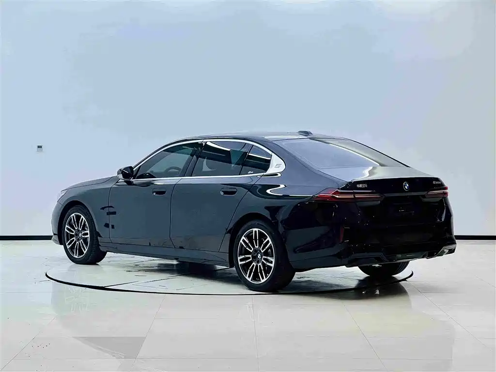 BMW 5 Series 2026 530Li Leading M Sports Package купить на сайте DeffCars