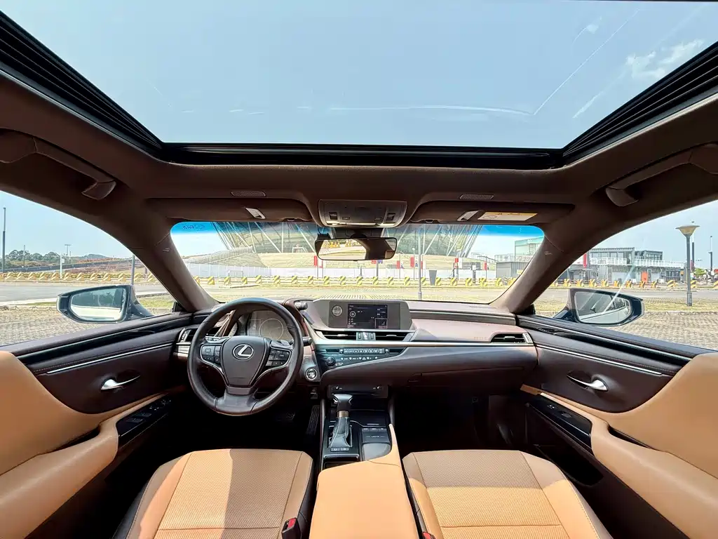 Lexus ES 2020 200 Excellence Edition купить на сайте DeffCars