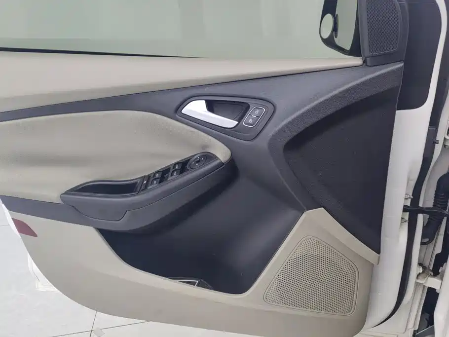 Focus 2017 Sedan 1.6L Manual Comfort Smart Mobility Edition купить на сайте DeffCars