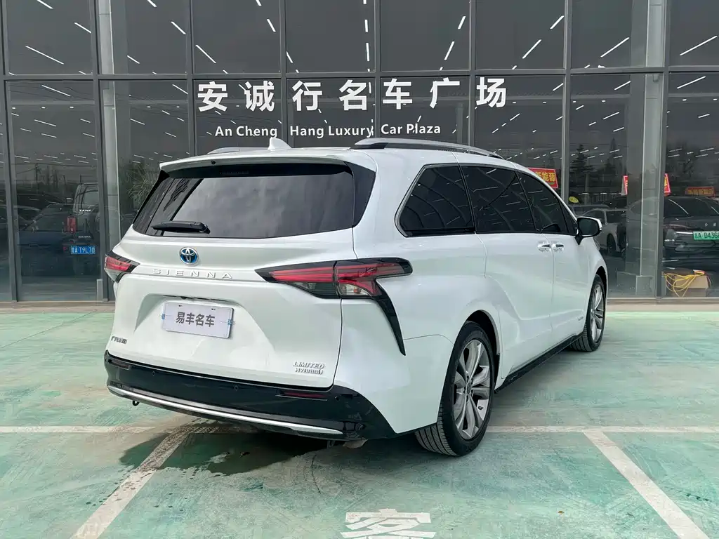 SIENNA 2023 2.5L Hybrid Premium Edition купить на сайте DeffCars