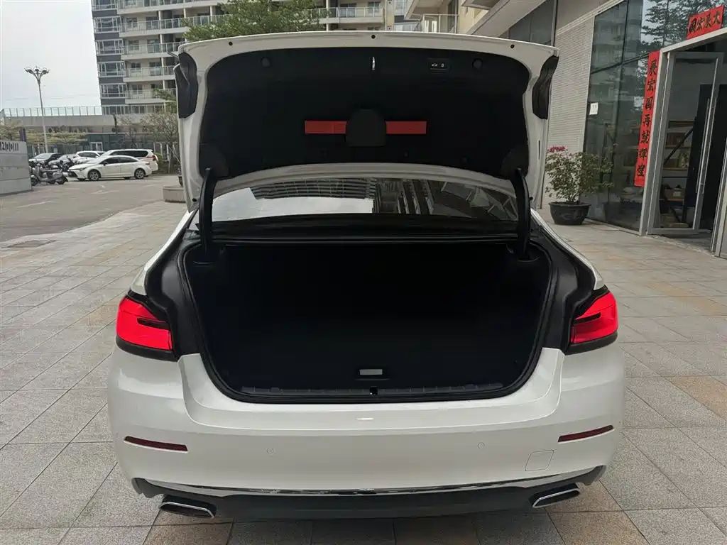 BMW 5 Series New Energy 2022 Model 535Le Luxury Package купить на сайте DeffCars