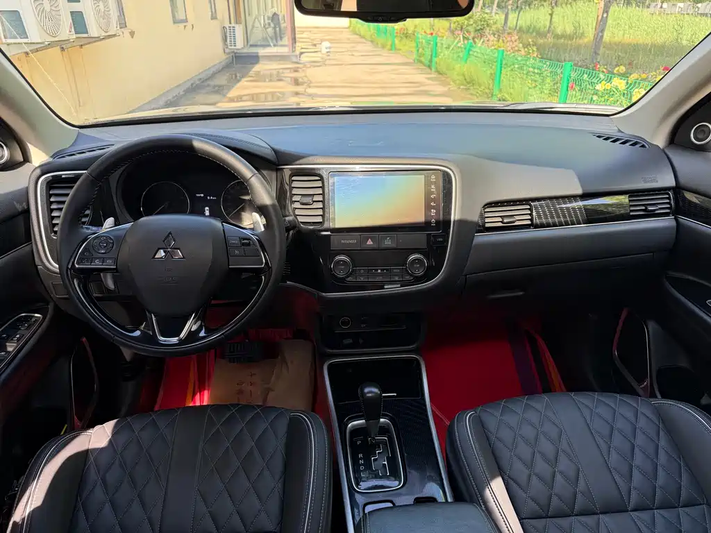 Outlander 2021 2.4L four-wheel drive exclusive version 7 seats купить на сайте DeffCars
