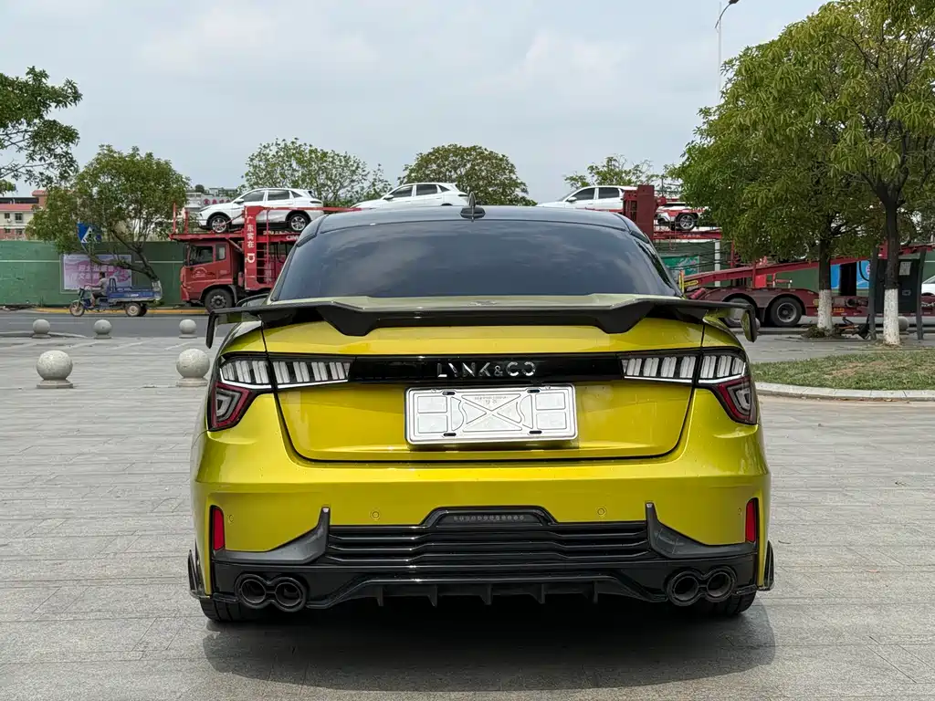 Lynk & Co 03 2021 03+ 2.0TD automatic performance package version купить на сайте DeffCars