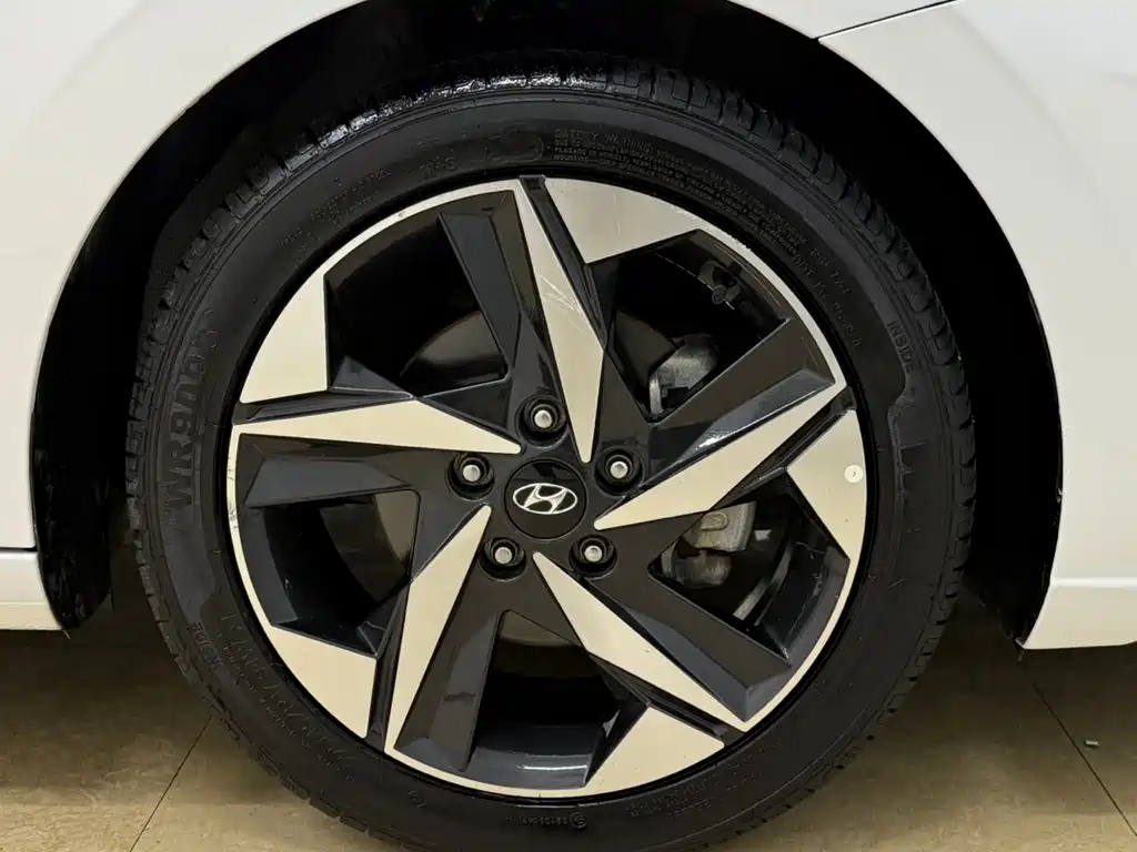 Elantra 2022 1.5L CVT LUX Premium Edition купить на сайте DeffCars
