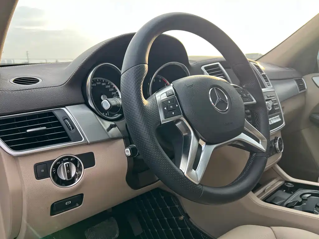 Mercedes-Benz GL Class 2015 GL 400 4MATIC Dynamic купить на сайте DeffCars