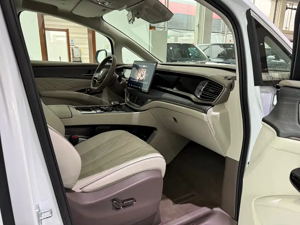 Denza D9 2022 DM-i 970 four-wheel drive premium model купить на сайте DeffCars