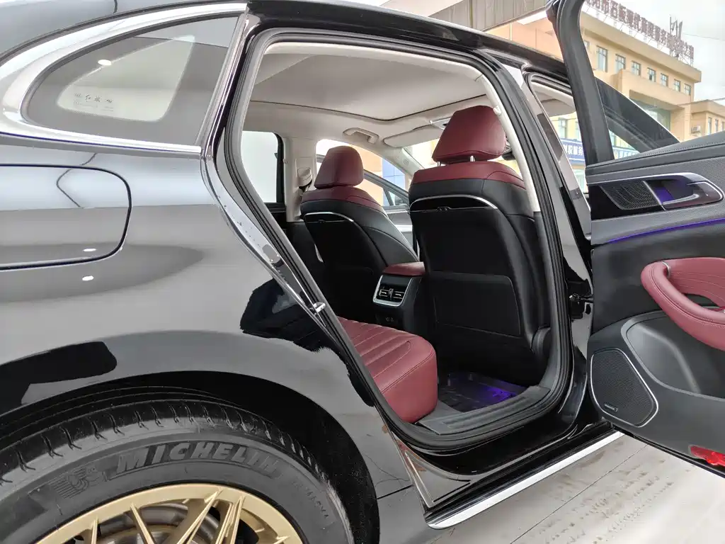 Hongqi H5 2023 2.0T Automatic Intelligent Connected Flag Edition купить на сайте DeffCars