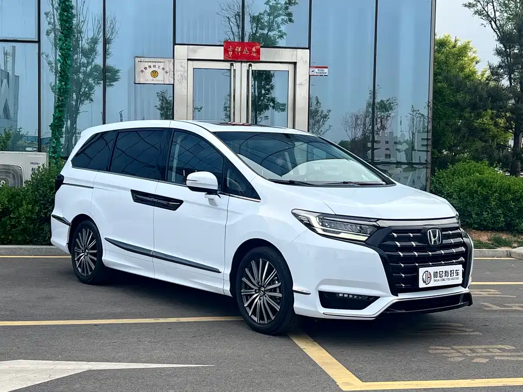 Alison 2022 2.0L e:HEV Deluxe Edition купить на сайте DeffCars