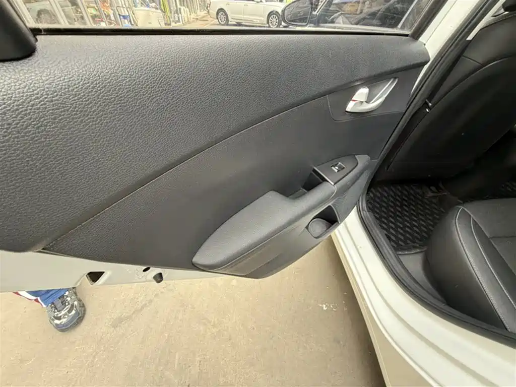 Kia K3 2020 1.5L CVT cutting-edge sunroof version купить на сайте DeffCars