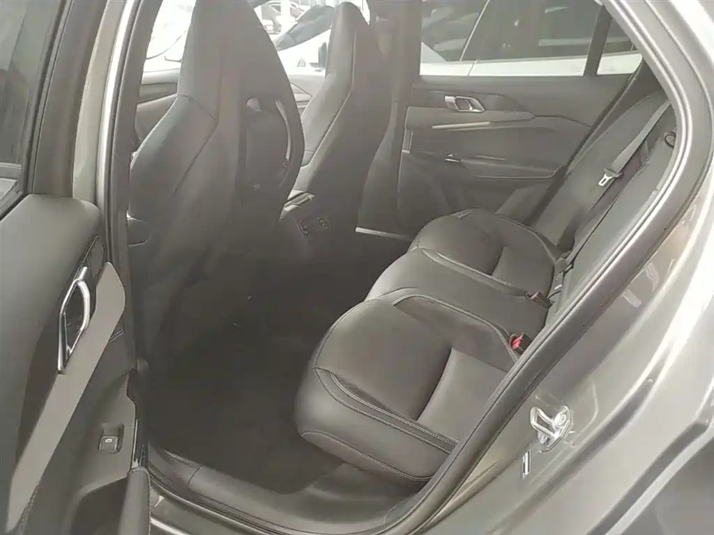 Lynk & Co 03 2022 1.5TD DCT Pro купить на сайте DeffCars
