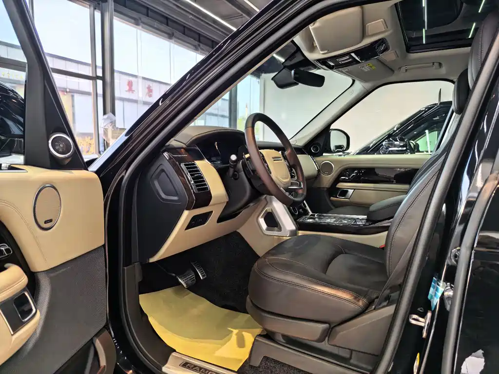 Range Rover 2021 3.0 L6 Legend Extended Classic Edition купить на сайте DeffCars