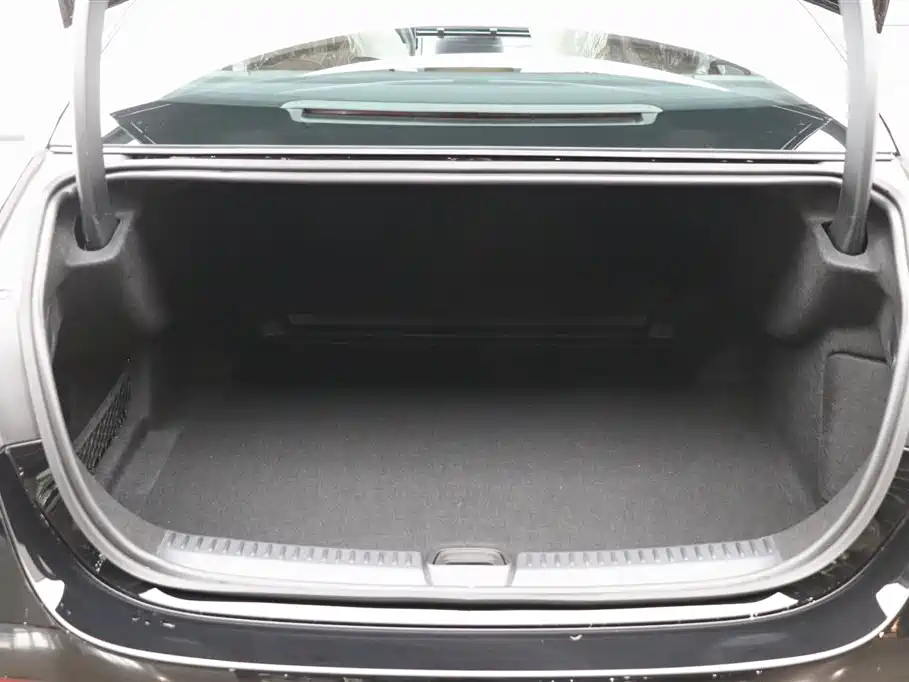 Mercedes-Benz E-Class 2026 E 300 L Luxury Model купить на сайте DeffCars