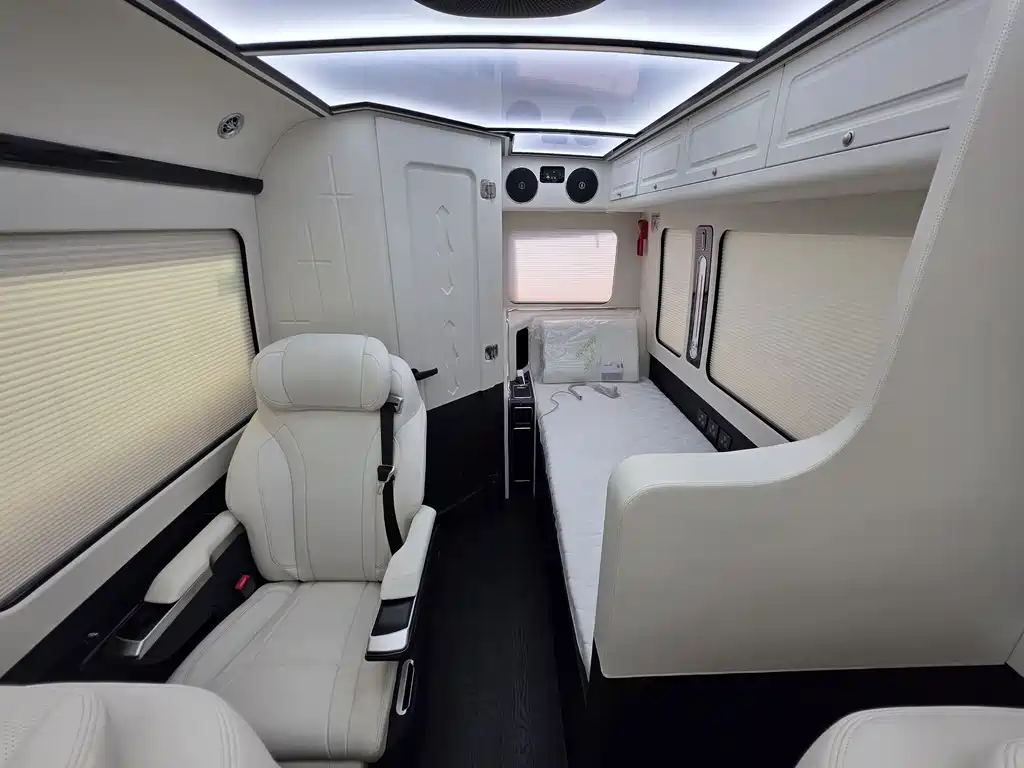 Hongqi Golden Sunflower Guoyue 2024 3.0T flagship version 17 seats купить на сайте DeffCars