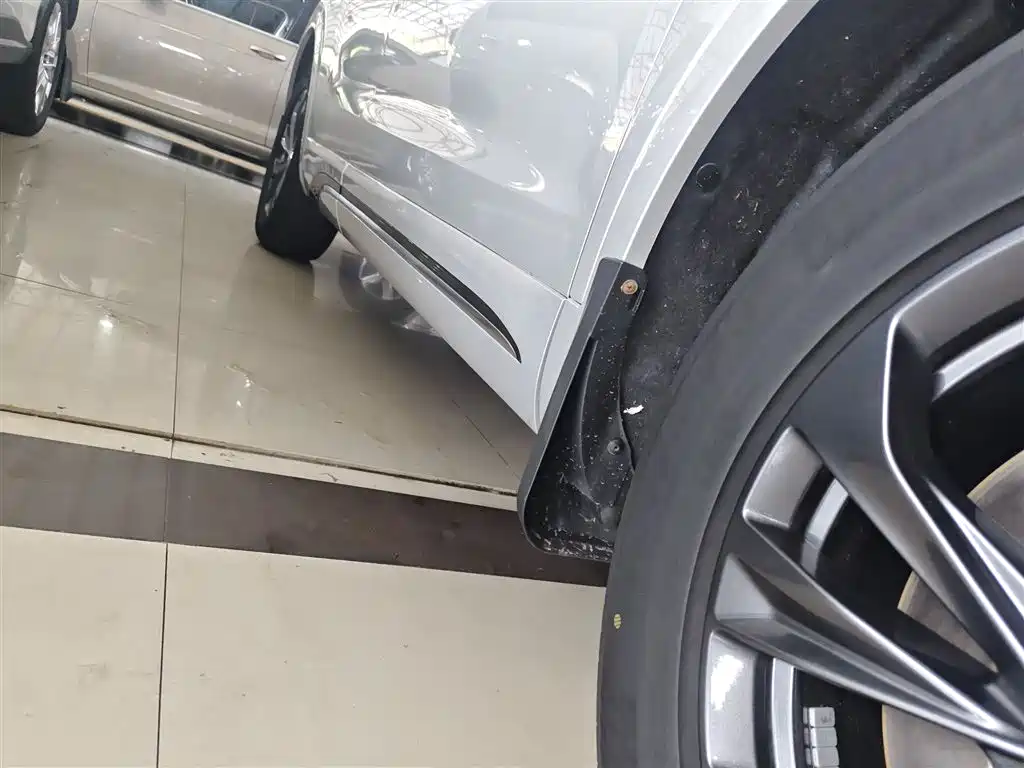 Hongqi HS5 2023 2.0T Qixiang Pro version купить на сайте DeffCars