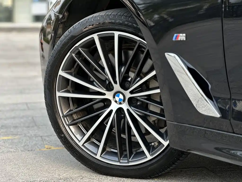 BMW 5 Series 2023 530Li Leading M Sports Package купить на сайте DeffCars