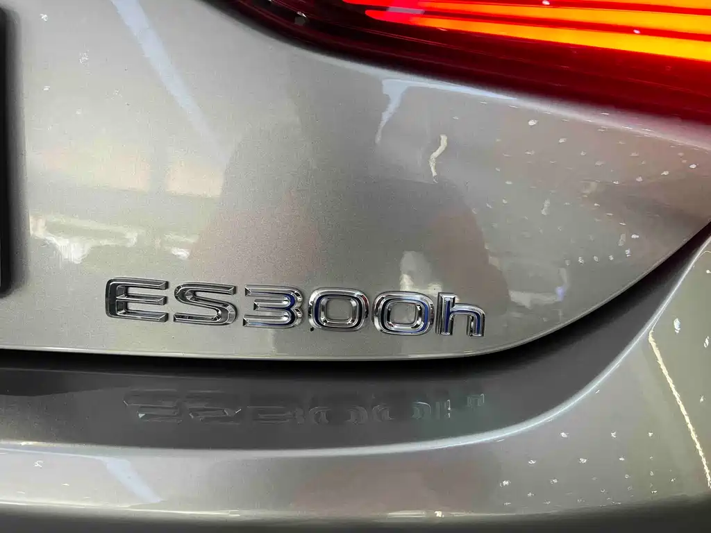 Lexus ES 2020 300h Excellence Edition купить на сайте DeffCars
