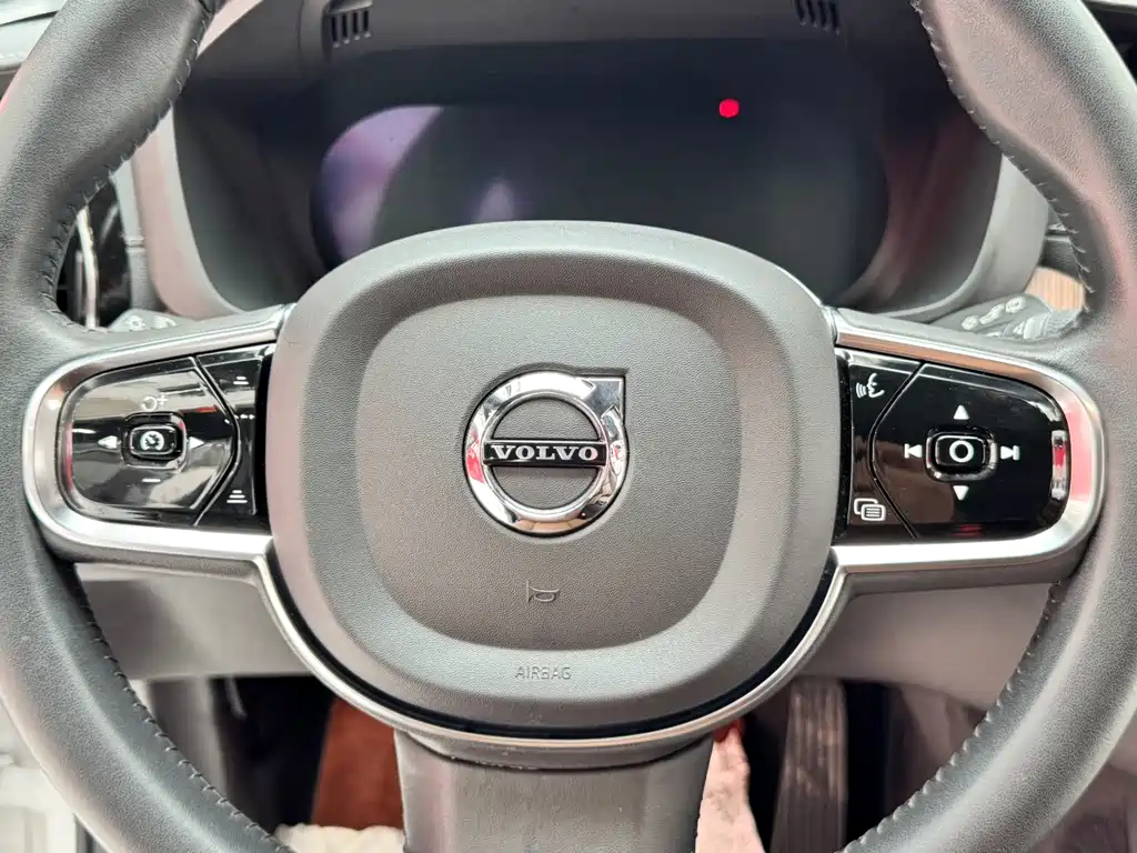 Volvo XC60 2022 B5 four-wheel drive Zhiyuan Deluxe Edition купить на сайте DeffCars
