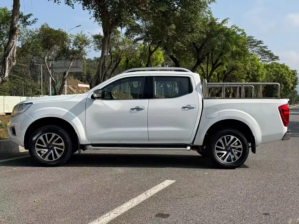 Navara 2021 2.5L automatic four-wheel drive premium model QR25 купить на сайте DeffCars