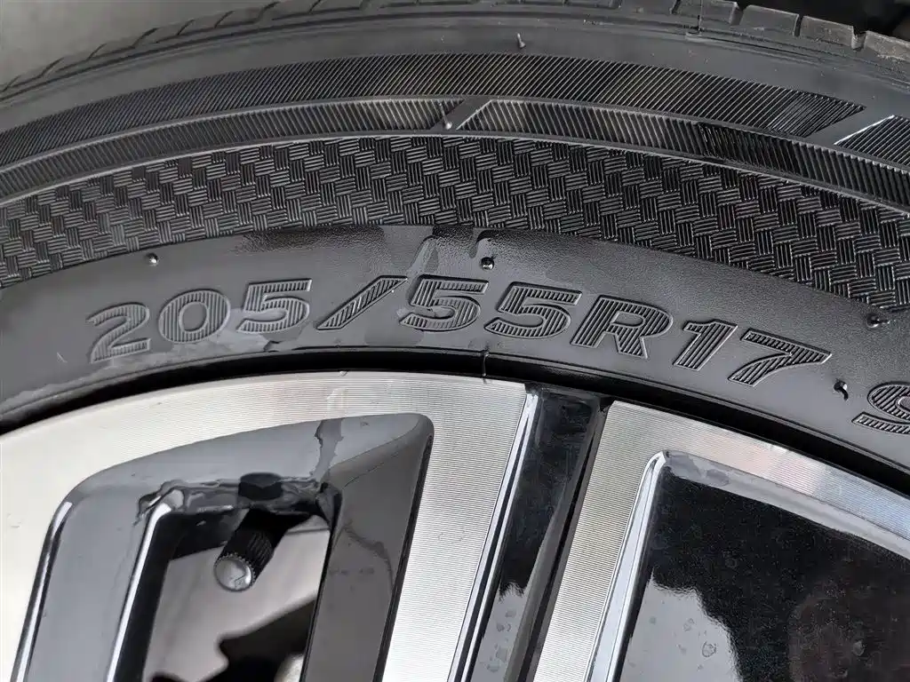 Sagitar 2025 facelift three 300TSI DSG transcendent version купить на сайте DeffCars