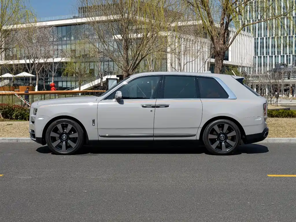 Cullinan 2024 four-seat version купить на сайте DeffCars