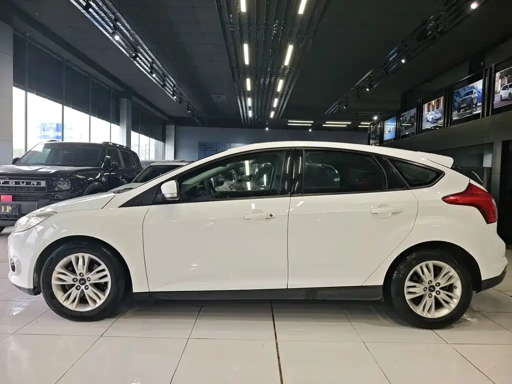 Focus 2012 hatchback 1.6L automatic fashion model купить на сайте DeffCars