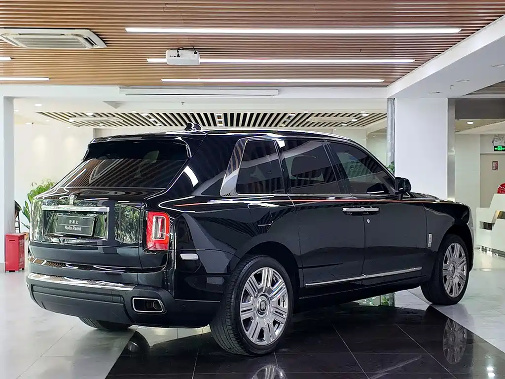 Cullinan 2018 four-seat version купить на сайте DeffCars