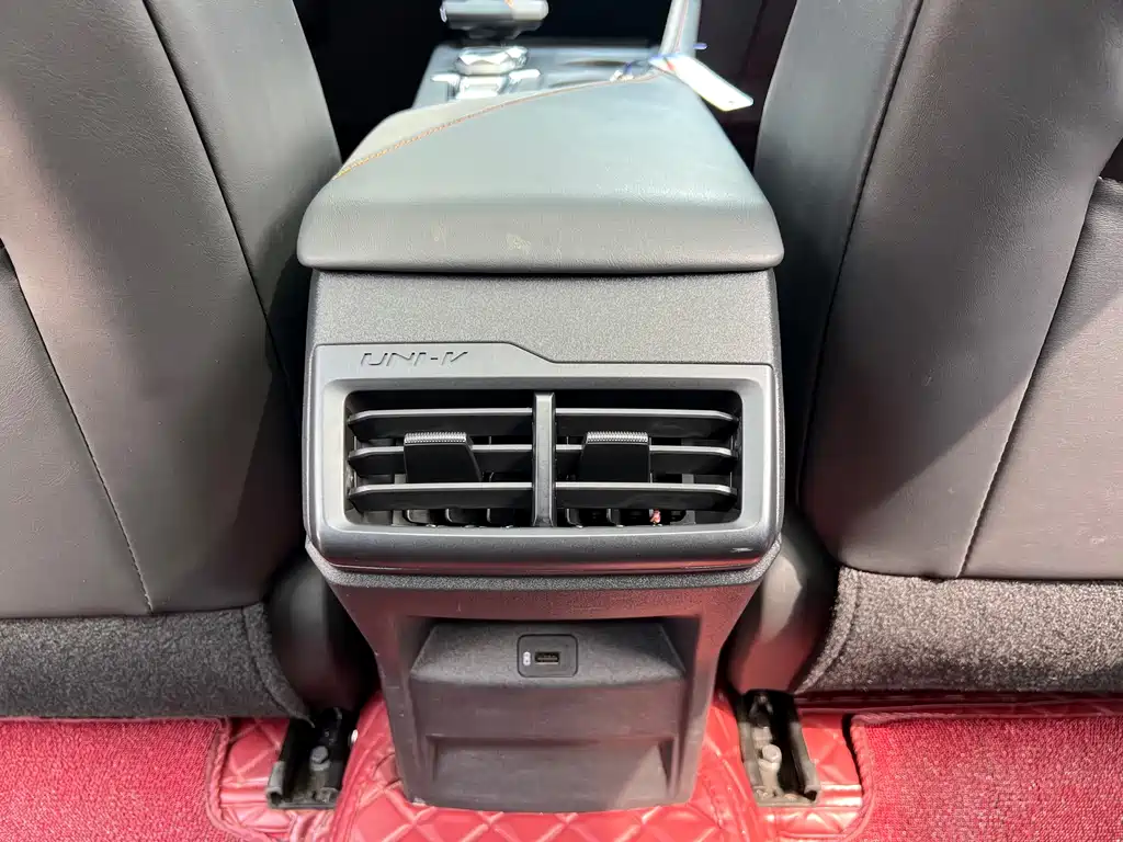 Changan UNI-V 2022 1.5T premium model купить на сайте DeffCars