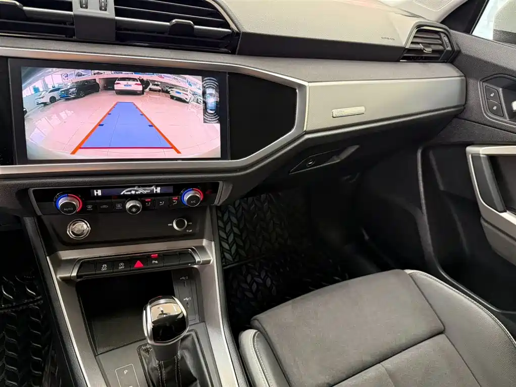 Audi Q3 2022 35 TFSI aggressive and dynamic купить на сайте DeffCars
