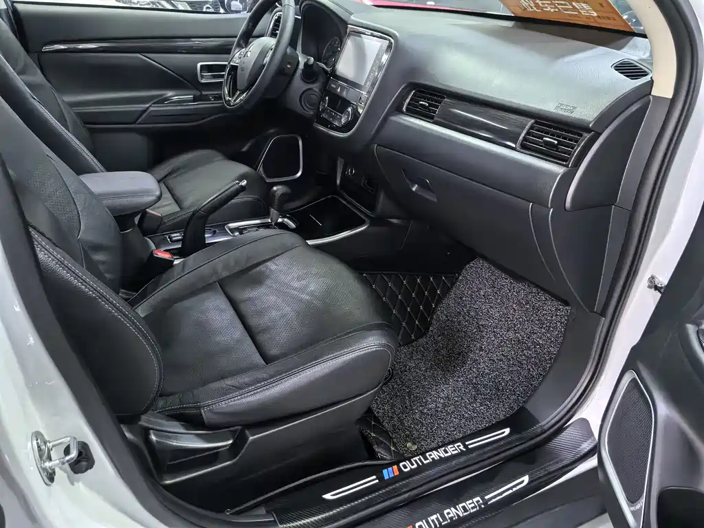 Outlander 2018 2.0L 2WD Honor Edition 5 seats купить на сайте DeffCars