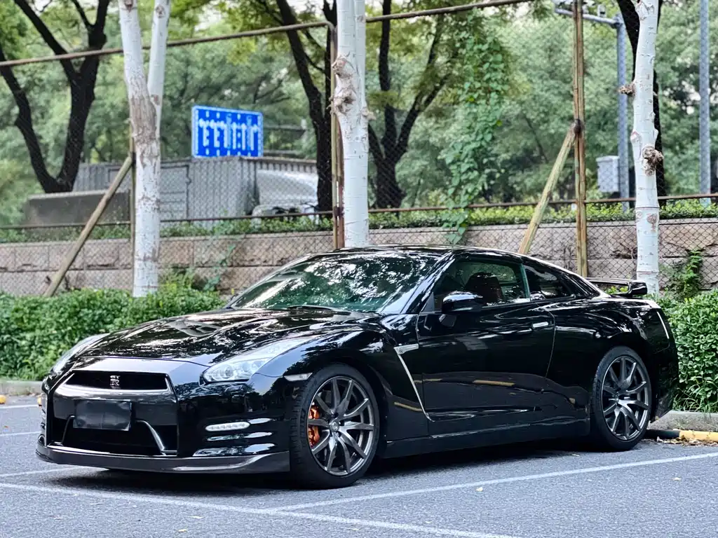 Nissan GT-R 2015 3.8T luxury brown and red interior version купить на сайте DeffCars
