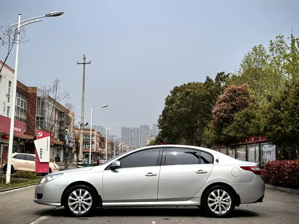 Latitude 2011 2.5L automatic flagship navigation version купить на сайте DeffCars