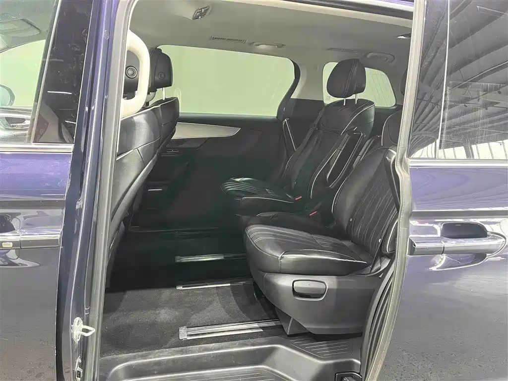 Roewe iMAX8 2022 400TGI flagship version купить на сайте DeffCars