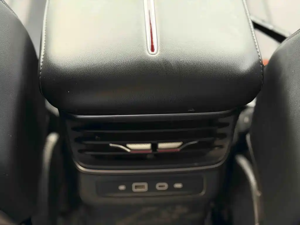 Hongqi HS3 PHEV 2024 115km Jinwei Edition купить на сайте DeffCars