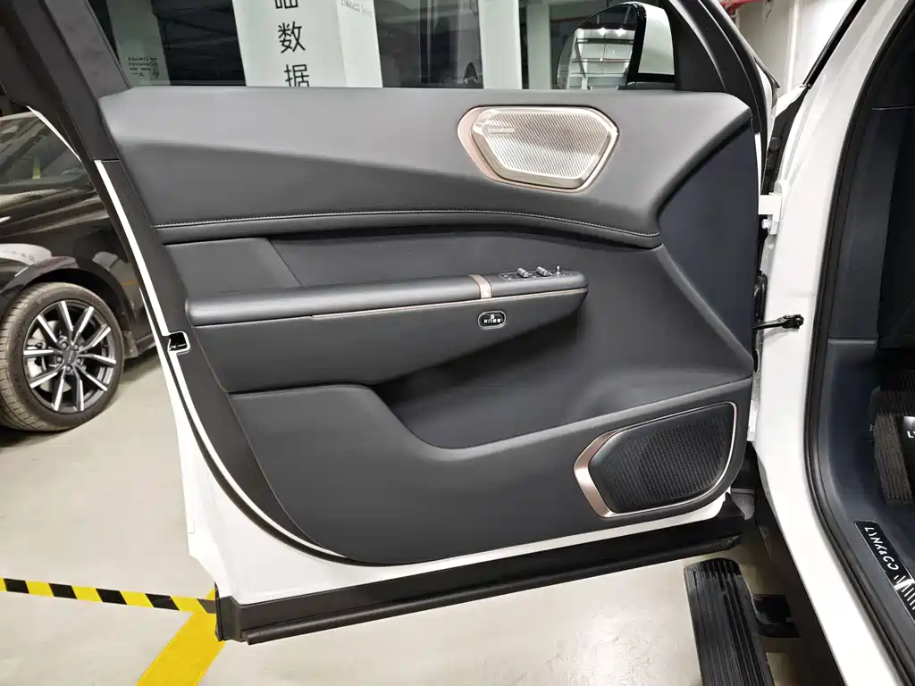 Lynk & Co 900 2025 2.0T Ultra купить на сайте DeffCars