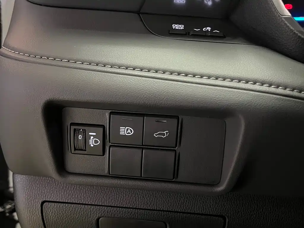 Crown Lufang 2023 2.5L HEV four-wheel drive luxury version купить на сайте DeffCars