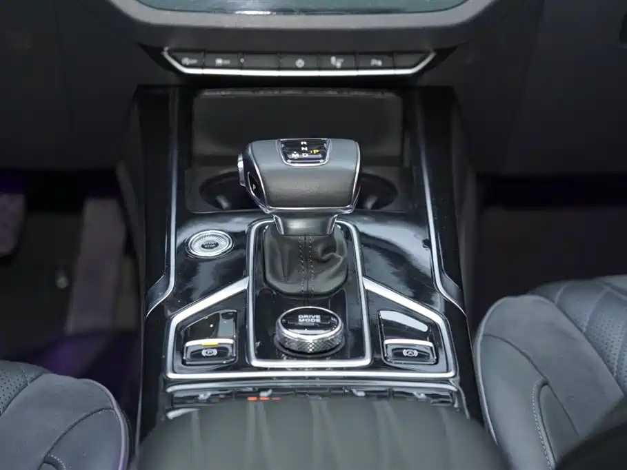 Hongqi HS5 2022 facelift 2.0T Zhilian Qixiang four-wheel drive version купить на сайте DeffCars