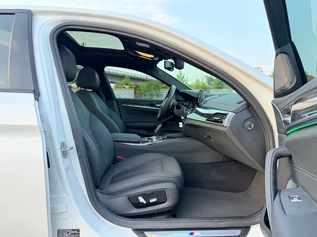 BMW 5 Series 2018 530Li Exclusive M Sports Package купить на сайте DeffCars