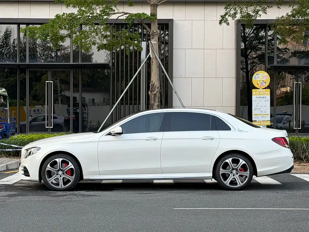 Mercedes-Benz E-Class 2016 E 300 L Sporty and Stylish купить на сайте DeffCars