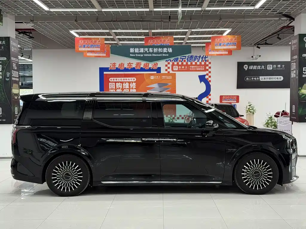 Jikrypton 009 2024 seven-seat aisle version four-wheel drive 108kWh купить на сайте DeffCars