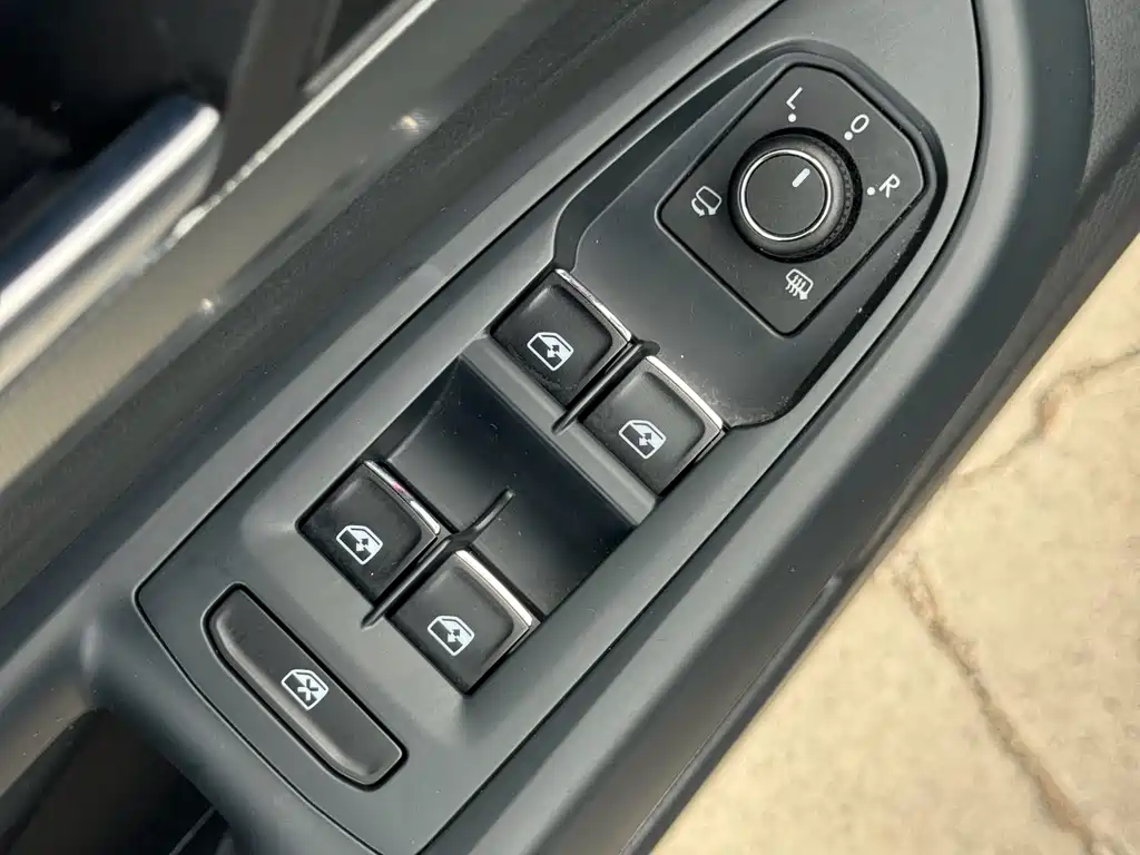 Passat 2023 330TSI Deluxe Edition купить на сайте DeffCars