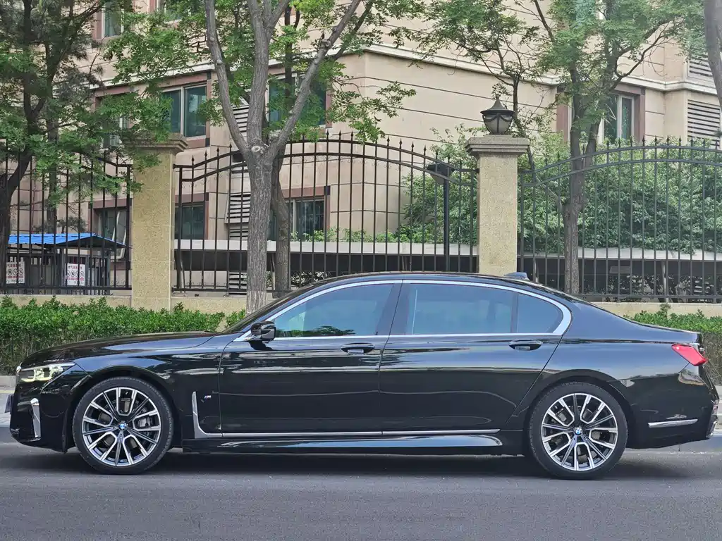 BMW 7 Series 2021 740Li Leading M Sports Package купить на сайте DeffCars