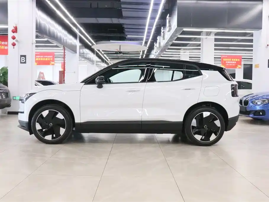 Volvo EX30 2025 rear drive long range version Plus купить на сайте DeffCars