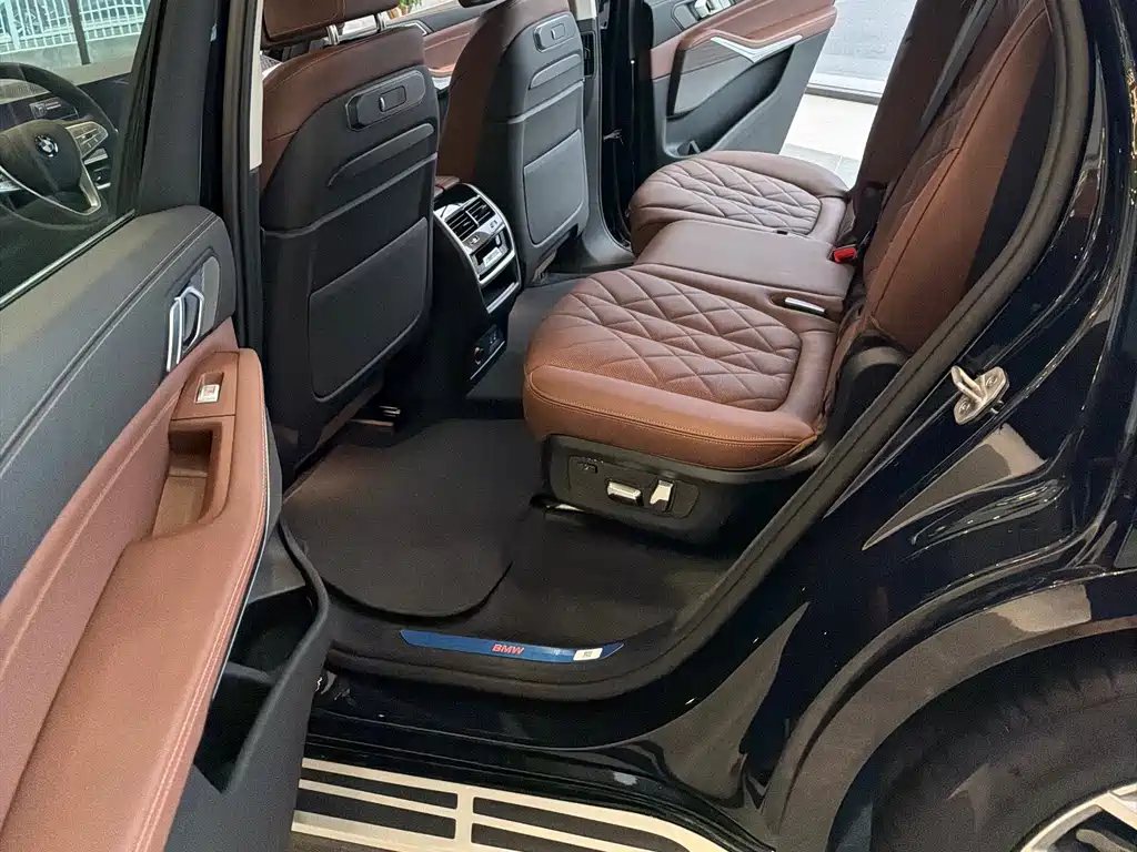 BMW X7 2024 xDrive40i Leading Luxury Package купить на сайте DeffCars