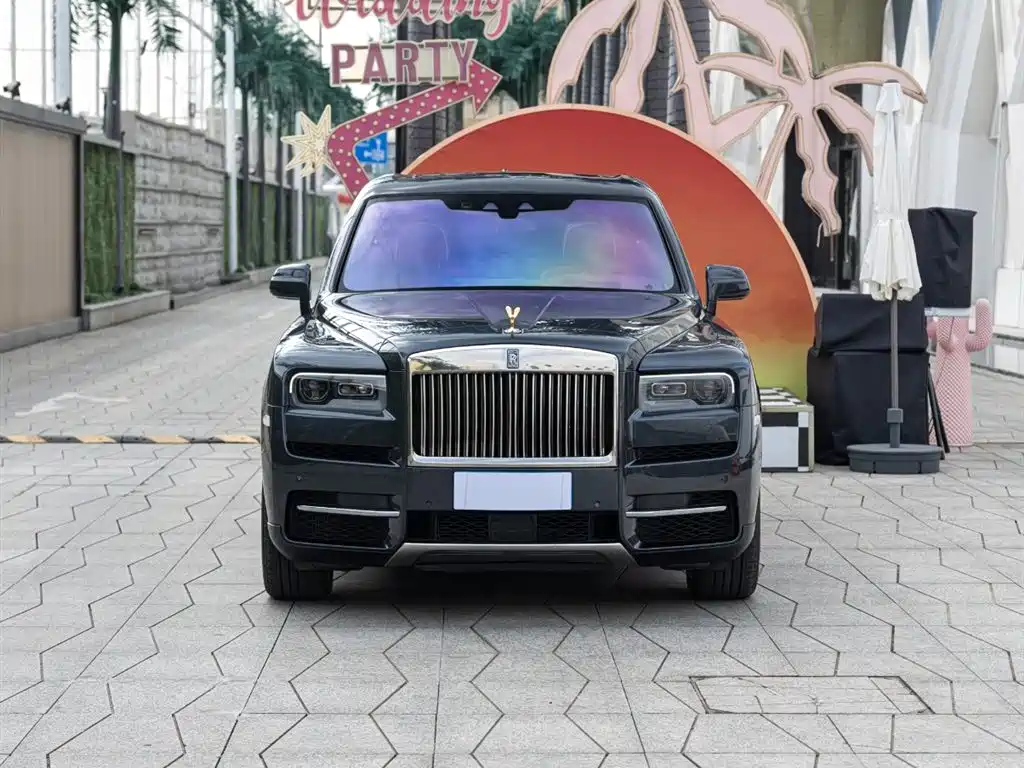 Cullinan 2018 four-seat version купить на сайте DeffCars
