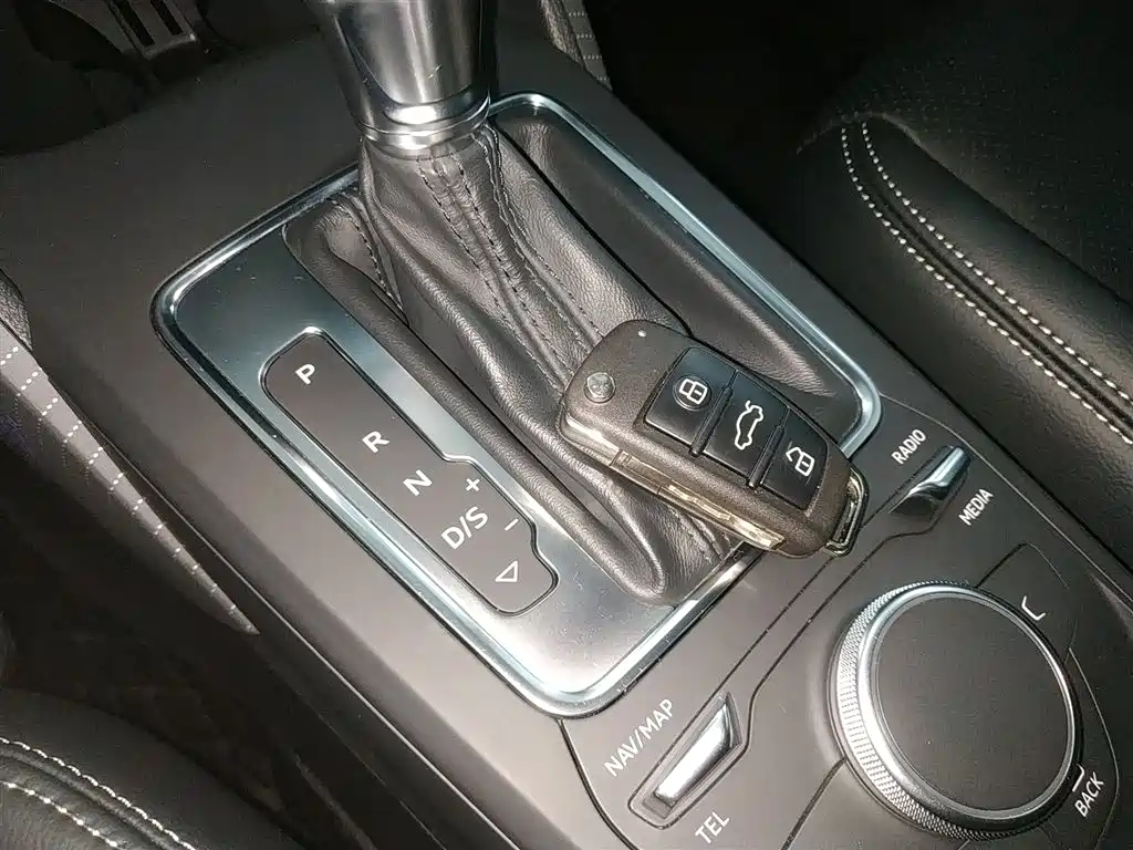 Audi Q2L 2018 35 TFSI launches exclusive version, National VI купить на сайте DeffCars