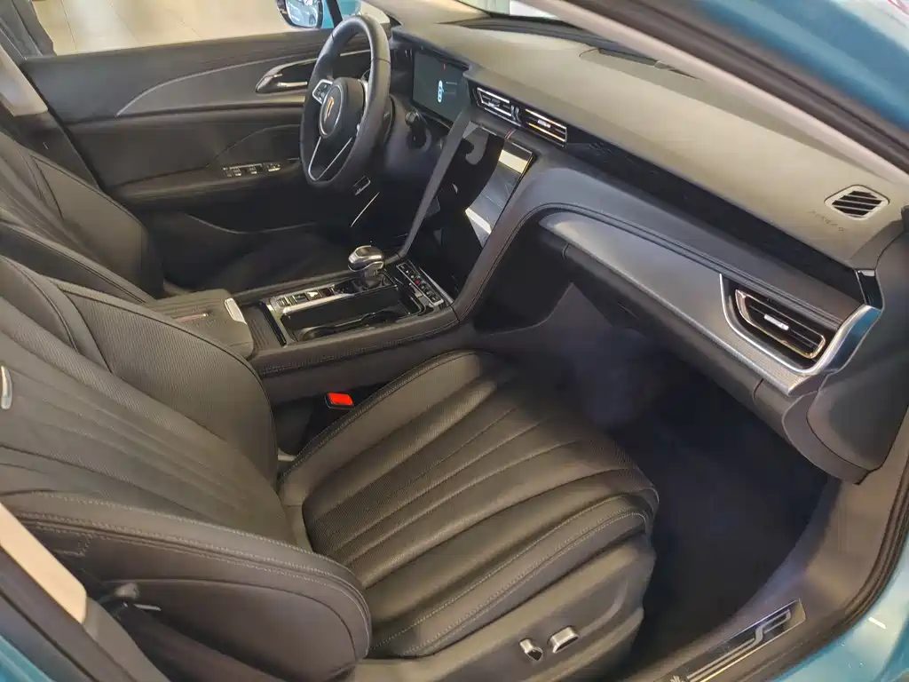 Hongqi H5 2024 1.5T HEV Zhilian Qichang Edition купить на сайте DeffCars