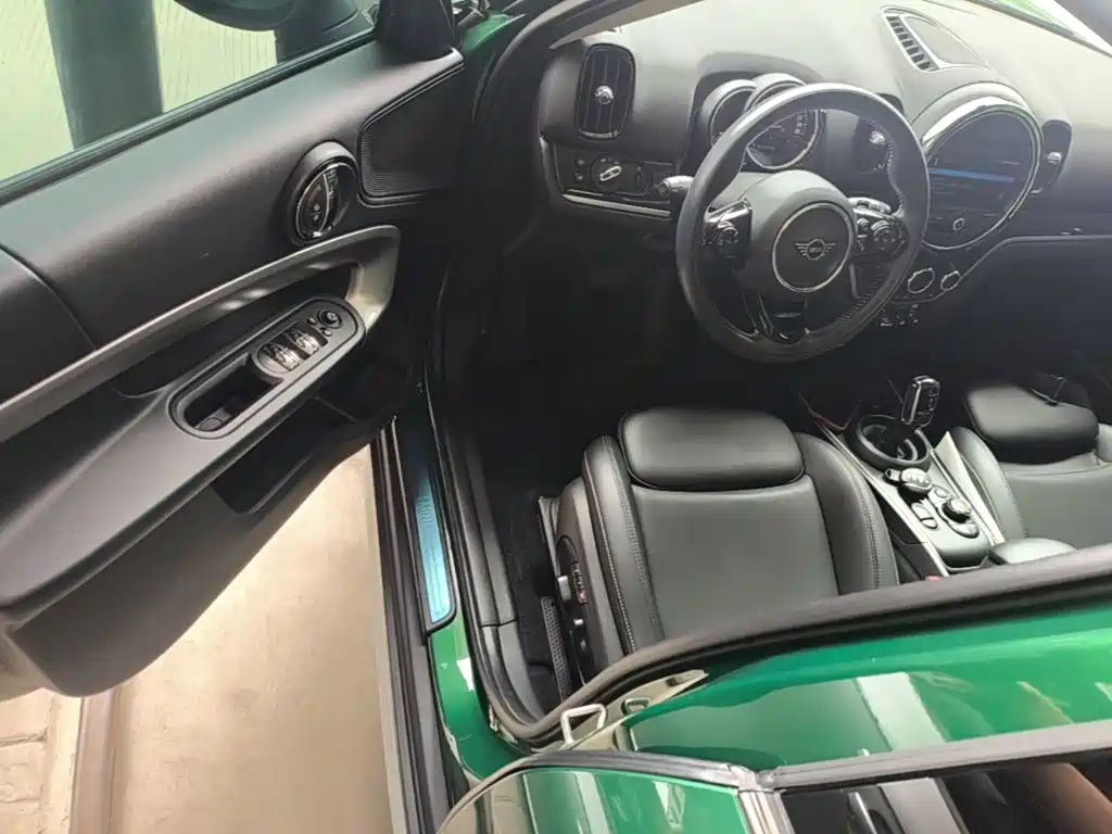 MINI COUNTRYMAN 2019 1.5T COOPER Artist Weekend Travel Edition купить на сайте DeffCars