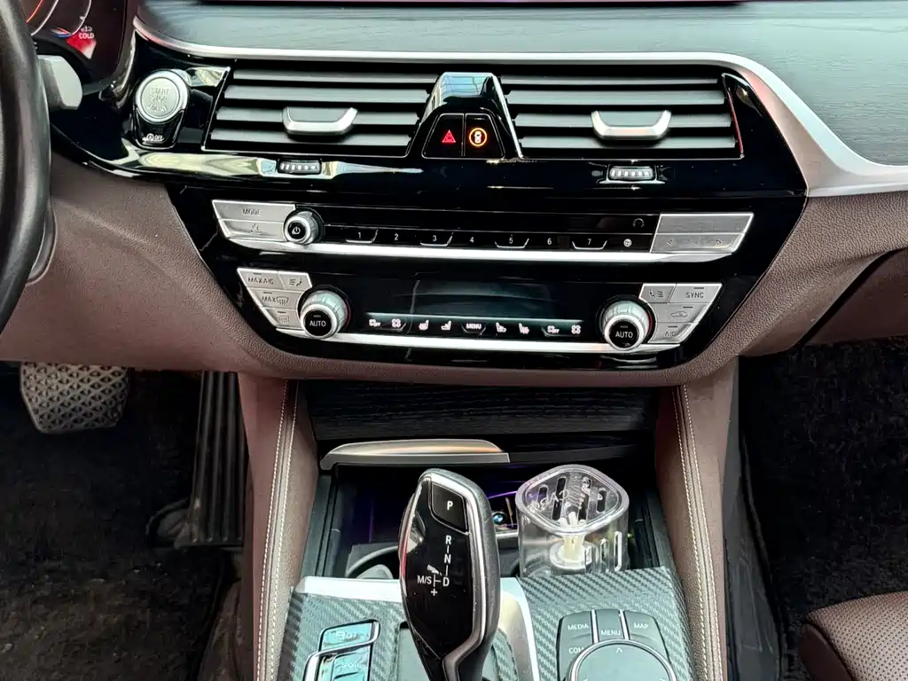 BMW 5 Series 2022 Facelift 2 530Li Exclusive M Sports Package купить на сайте DeffCars