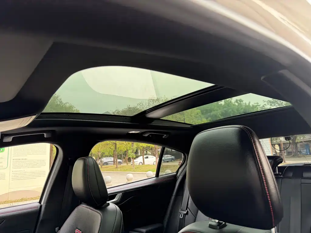 Focus 2022 Hatchback EcoBoost 180 Automatic ST Line купить на сайте DeffCars