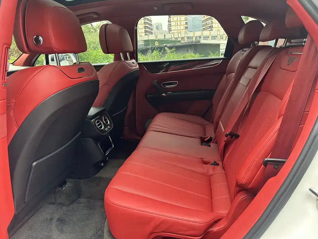 Bentayga 2018 4.0T V8 купить на сайте DeffCars